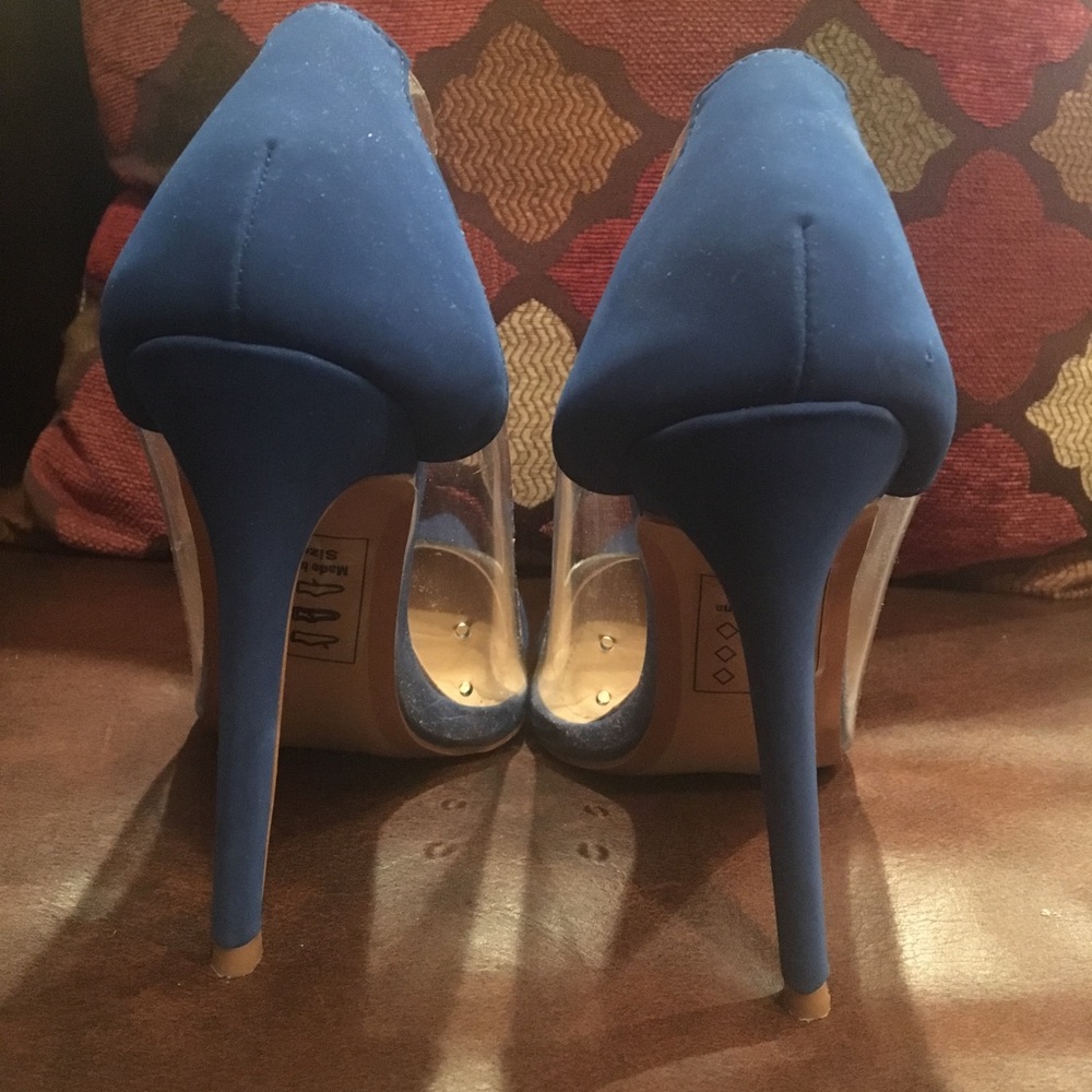 Blue Heels - Picture 2 of 3